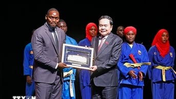 Chủ tịch Quốc hội Trần Thanh Mẫn và Phu nhân thăm Câu lạc bộ Vovinam tại Senegal