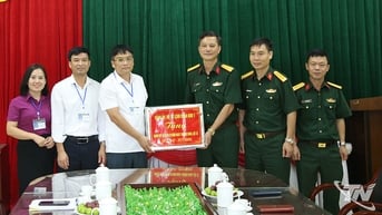Quân khu 1: Thăm, tặng quà Trung tâm Điều dưỡng người có công tỉnh Thái Nguyên