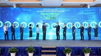 Vinfast và 12 ngân hàng, tổ chức tài chính hỗ trợ người dân Hà Nội chuyển sang xe điện