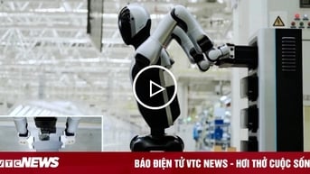 Không cần tắt máy, robot tự thay pin chỉ trong 3 phút