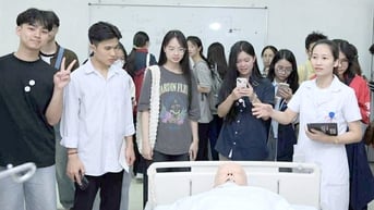 Khi IELTS 'khuynh đảo' tuyển sinh y khoa