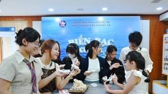 Tri ân anh hùng, liệt sĩ qua những ngọn nến thơm