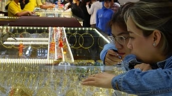 Giá vàng hôm nay, 25-7: Tiếp tục lao dốc