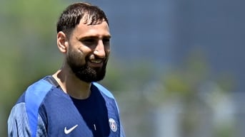 Man City mua gấp Donnarumma thay Ederson