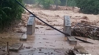 Chỉ trong 2 ngày, 6 cây cầu treo ở Nghệ An bị cuốn sập trong đợt lũ lịch sử