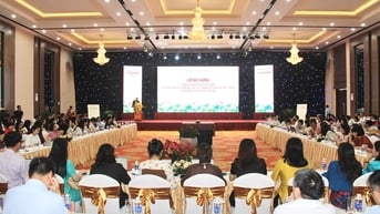 Lớp bồi dưỡng “VHNT Việt Nam với việc phát huy bản sắc dân tộc trong xây dựng, phát triển các ngành CNVH”