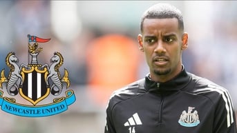 Isak 'nổi loạn', bị Newcastle gạch tên khỏi tour du đấu