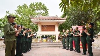 Hà Nội: Dâng hương tưởng niệm các Anh hùng liệt sĩ thanh niên xung phong
