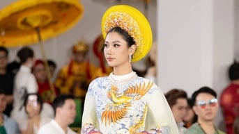 Hoa hậu Phương Linh khoe nhan sắc rạng rỡ trong tà áo dài sau đăng quang