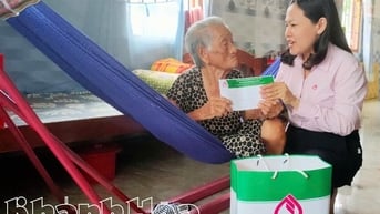Công đoàn cơ sở Ngân hàng Chính sách xã hội tỉnh thăm, tặng quà các Bà mẹ Việt Nam anh hùng và gia đình có công với cách mạng