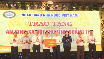 Ngân hàng Nhà nước trao tặng tỉnh Quảng Trị 7 tỉ đồng thực hiện công tác an sinh xã hội