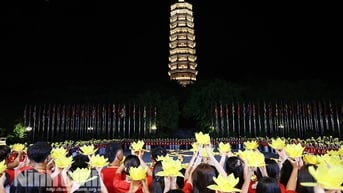 Tổ chức lễ hoa đăng "Ánh đăng tri ân-80 mùa hoa độc lập" tri ân các Anh hùng liệt sĩ