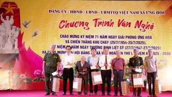Xã Ứng Hòa tổ chức thắp nến tri ân và kỷ niệm 71 năm Chiến thắng Khu Cháy