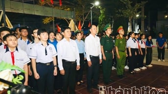 Đoàn phường Đông Hải tổ chức thắp nến tri ân các anh hùng liệt sĩ