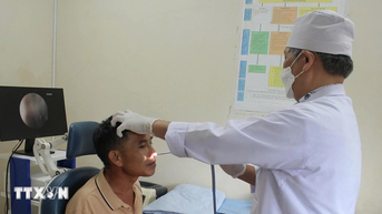 Uống nước từ khe suối, người đàn ông bị con vắt dài 8cm ký sinh trong hốc mũi