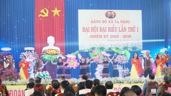 Đồng chí Trần Hồng Thái, Chủ tịch HĐND tỉnh Lâm Đồng dự Đại hội Đảng bộ xã Tà Năng lần thứ I, nhiệm kỳ 2025-2030