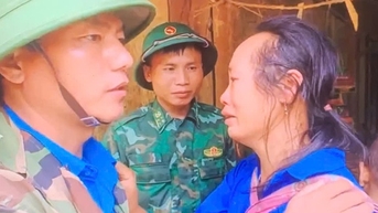 Bộ đội Biên phòng tiếp cận bản Phá Mựt cứu trợ khẩn cấp