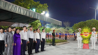 Lễ dâng hương, thắp nến tri ân tại Nghĩa trang liệt sĩ Ba Dốc