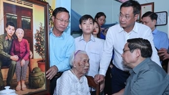Thủ tướng Phạm Minh Chính tri ân các lãnh đạo tiền bối và người có công với cách mạng tại Quảng Trị và Huế