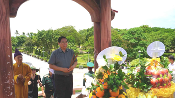 Thủ tướng Phạm Minh Chính tri ân các anh hùng liệt sĩ ở Quảng Trị