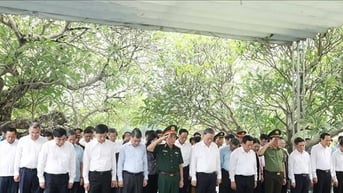 Tổng Bí thư Tô Lâm dâng hương tưởng niệm các Anh hùng, Liệt sĩ tại Điện Biên