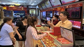 Giá vàng hôm nay 27/7/2025: Giá vàng trong nước và thế giới giảm sâu xuống đáy tuần qua
