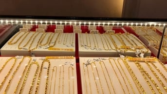 Giá vàng hôm nay 27/7/2025: Giá vàng trong nước ngấp nghe 121 triệu, vàng thế giới sắp về 3300 USD