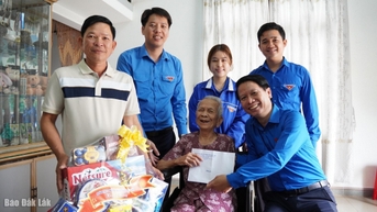 គណៈកម្មាធិការអចិន្ត្រៃយ៍សម្ព័ន្ធយុវជនខេត្ត ឧទ្ទិសកុសលជូនចំពោះ វីរជនវៀតណាម
