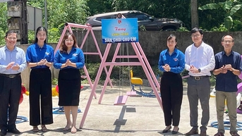 Khánh thành và trao tặng các công trình an sinh xã hội tại xã Trung Hà
