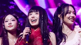 Han Sara cùng dàn 'em xinh' đấu giá đĩa ủng hộ Nghệ An