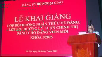 Đảng ủy Bộ Ngoại giao khai giảng lớp bồi dưỡng lý luận chính trị cho đảng viên mới, quần chúng ưu tú