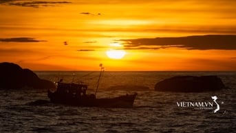 Đón bình minh trên đỉnh Mũi Đôi - Cực Đông