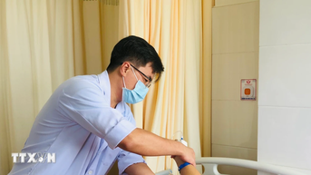 Long An: Đầu tư, tháo gỡ khó khăn để nâng cao chất lượng chăm sóc sức khỏe nhân dân