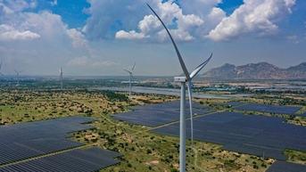 ក្រុមហ៊ុនប្រតិបត្តិការបានពន្យល់ថា រោងចក្រថាមពលជាច្រើនត្រូវបានកាត់បន្ថយ ដោយសារព្យុះ និងភ្លៀង។