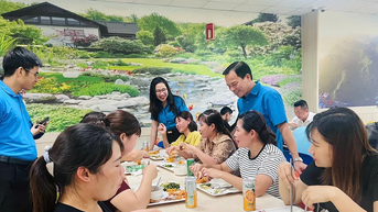 Ấm áp “Bữa cơm công đoàn” năm 2025