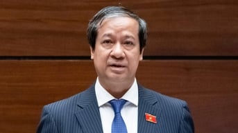 Bộ trưởng trả lời cử tri việc không biến học sinh thành 'công cụ' kiếm thêm thu nhập của giáo viên