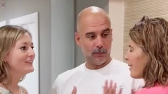 HLV Pep Guardiola khiến nhiều người bất ngờ vì vẻ ngoài khác lạ
