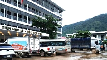 UBND xã Mường Xén và Trường PTTH Kỳ Sơn mở cửa làm điểm nghỉ chân miễn phí cho các đoàn thiện nguyện