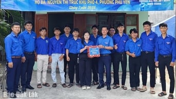 Tỉnh Đoàn Đắk Lắk thăm đội hình tình nguyện Mùa hè xanh tại phường Phú Yên