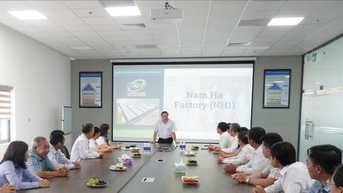 Phó Chủ tịch UBND tỉnh Lâm Đồng Nguyễn Hồng Hải đi kiểm tra các cụm công nghiệp ở xã Trà Tân
