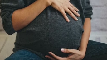 Mỹ: Người phụ nữ 3 lần mang thai hộ, sinh 4 con cho người khác