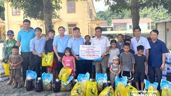 Nghệ An hỗ trợ khẩn cấp 110 gia đình có trẻ em bị ảnh hưởng lũ lụt