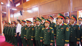 Đảng ủy, Bộ CHQS tỉnh Quảng Trị: Dâng hương tại Đền thờ Bác Hồ và các Anh hùng liệt sĩ