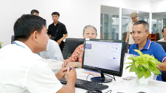 Tạo điều kiện để cán bộ yên tâm công tác