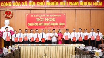 Phó Chủ tịch UBND tỉnh Hoàng Gia Long dự công bố các Quyết định về công tác cán bộ