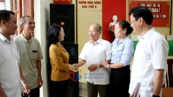 Đồng chí Trịnh Thị Minh Thanh, Phó Bí thư Thường trực Tỉnh ủy dự sinh hoạt Chi bộ khu phố 6, phường Mông Dương