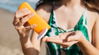 Kem chống nắng loại nào tốt nhất để dùng trong mùa hè?