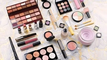 Thu hồi nhiều mỹ phẩm vi phạm về nhãn và công thức