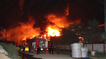 អគ្គីភ័យដ៏ធំនៅក្រុមហ៊ុនភាគហ៊ុនរួមគ្នា LTT Trading and Production Joint Park ក្នុងសួនឧស្សាហកម្ម Au Lau