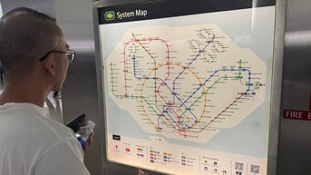 Một ngày 'trôi' trong thành phố ngầm ở Singapore